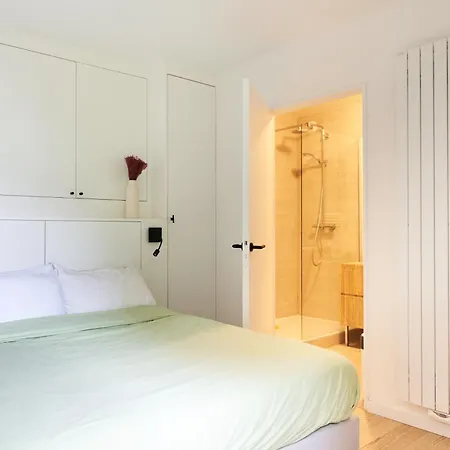 Beautiful Near Eiffel Tower And Invalides *