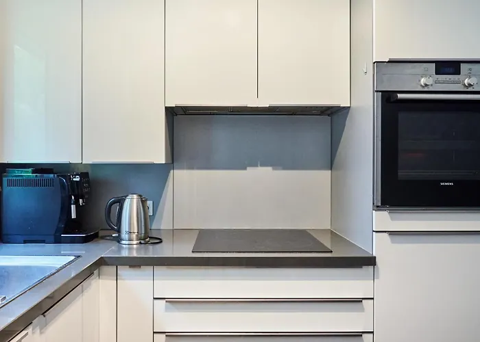 Beautiful Near Eiffel Tower And Invalides باريس